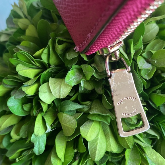 COACH 🩷PINK🩷 CROSSGRAIN LEATHER ACCORDION ZIP AROUND WALLET 🌟EUC🌟 - Picture 10 of 17